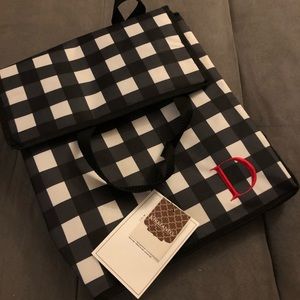 NWT Kirkland “D” Reusable Insulated Square Tote